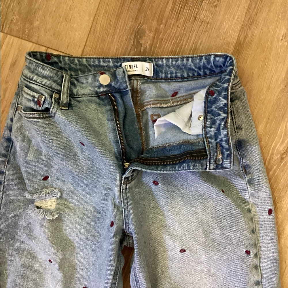Tinsel Women’s Distressed Jeans With Embroidered Lips Size 26 High Waisted - Picture 6 of 10